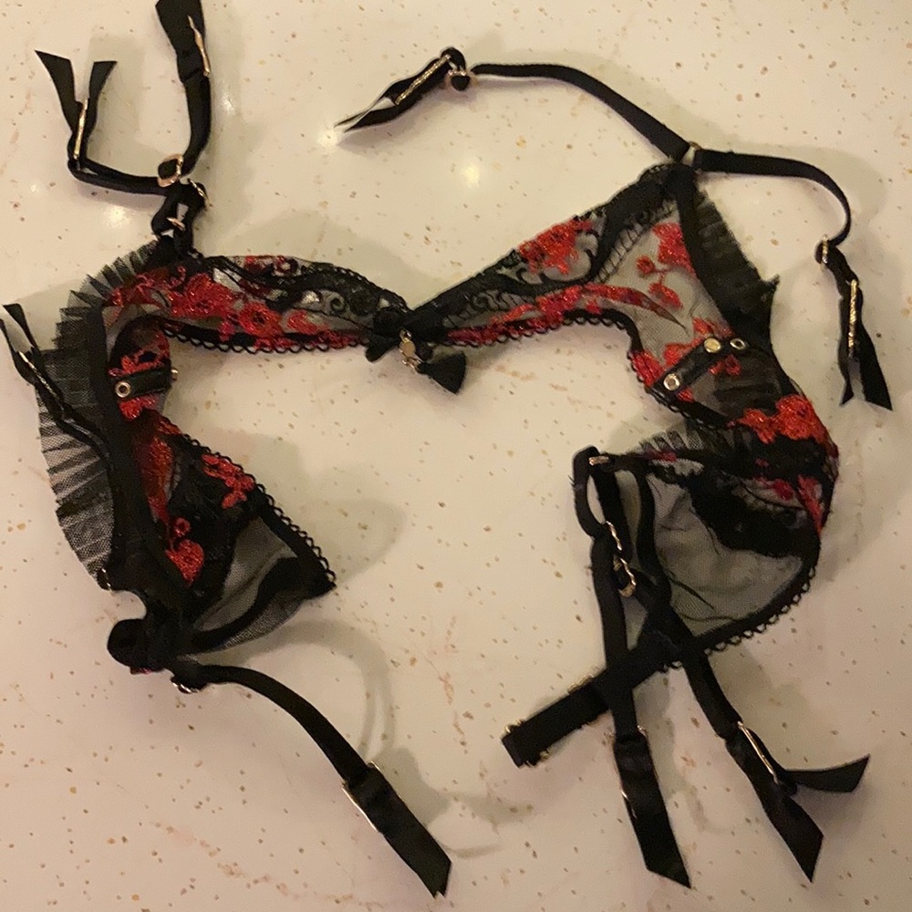 Black and Red lace Garter